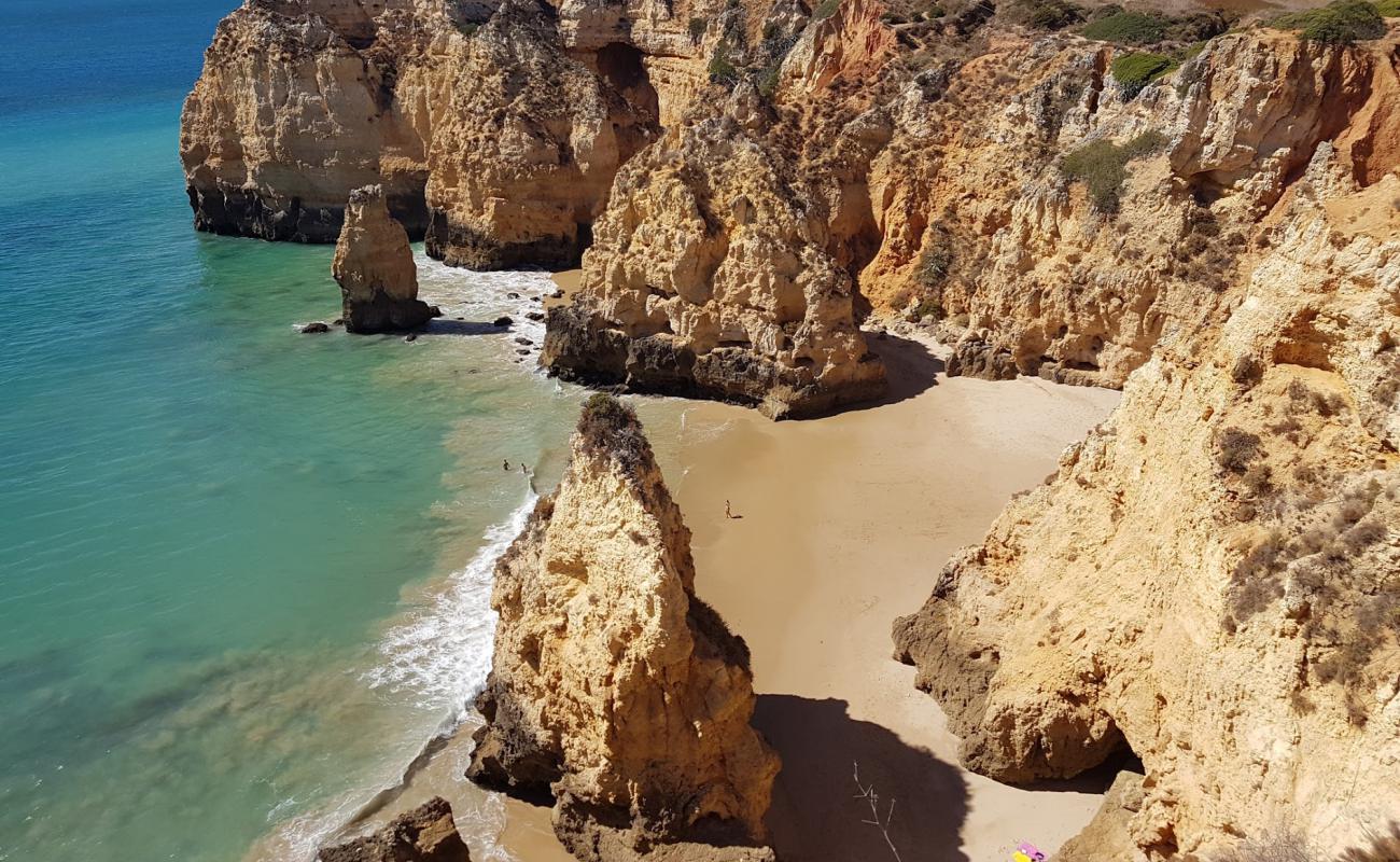 Foto de Barranco do Martinho con brillante arena fina superficie