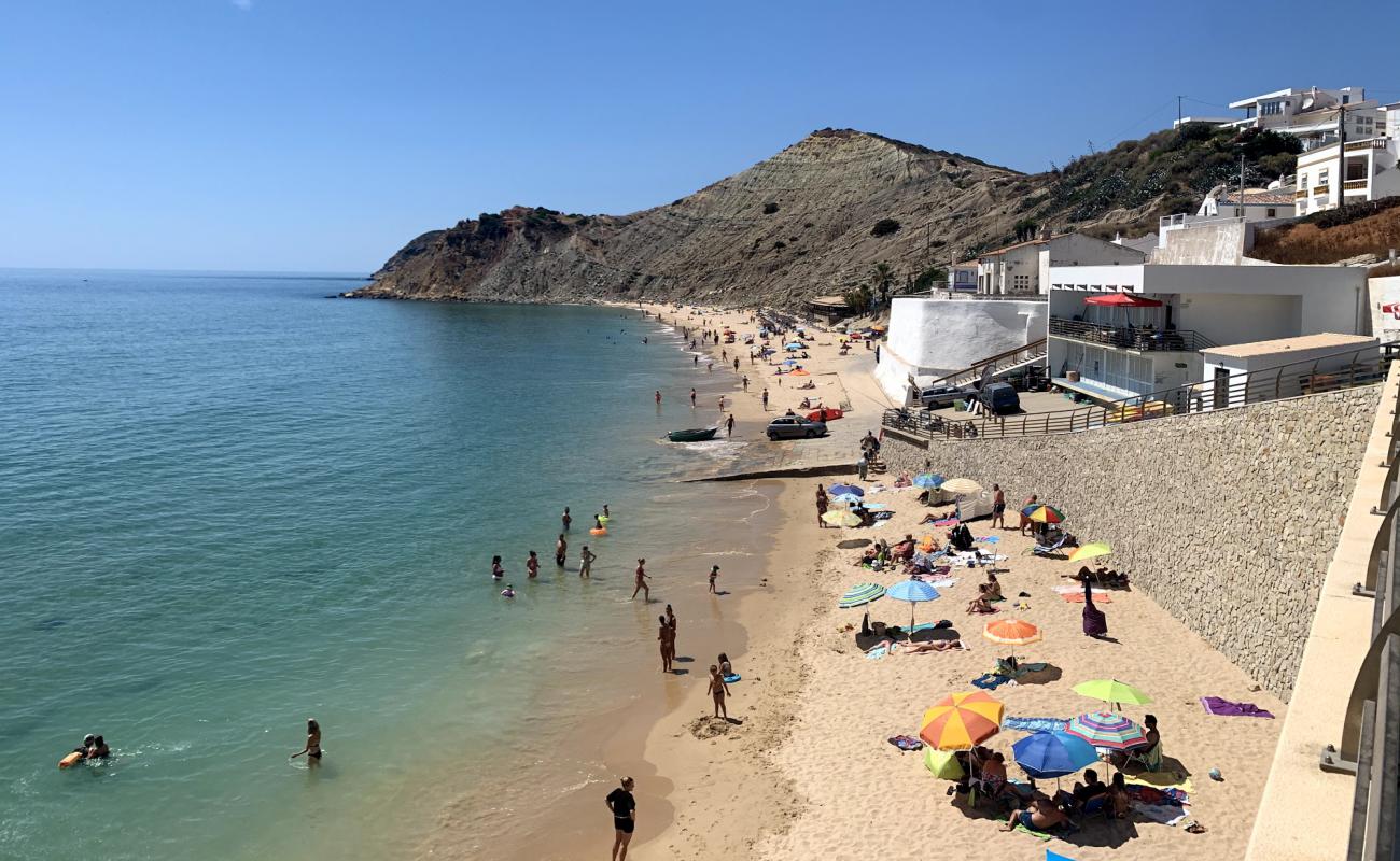 Foto de Praia do Burgau con brillante arena fina superficie