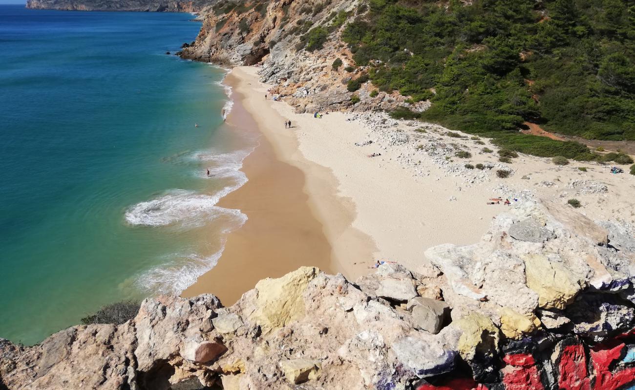 Foto de Praia da Figueira con brillante arena fina superficie