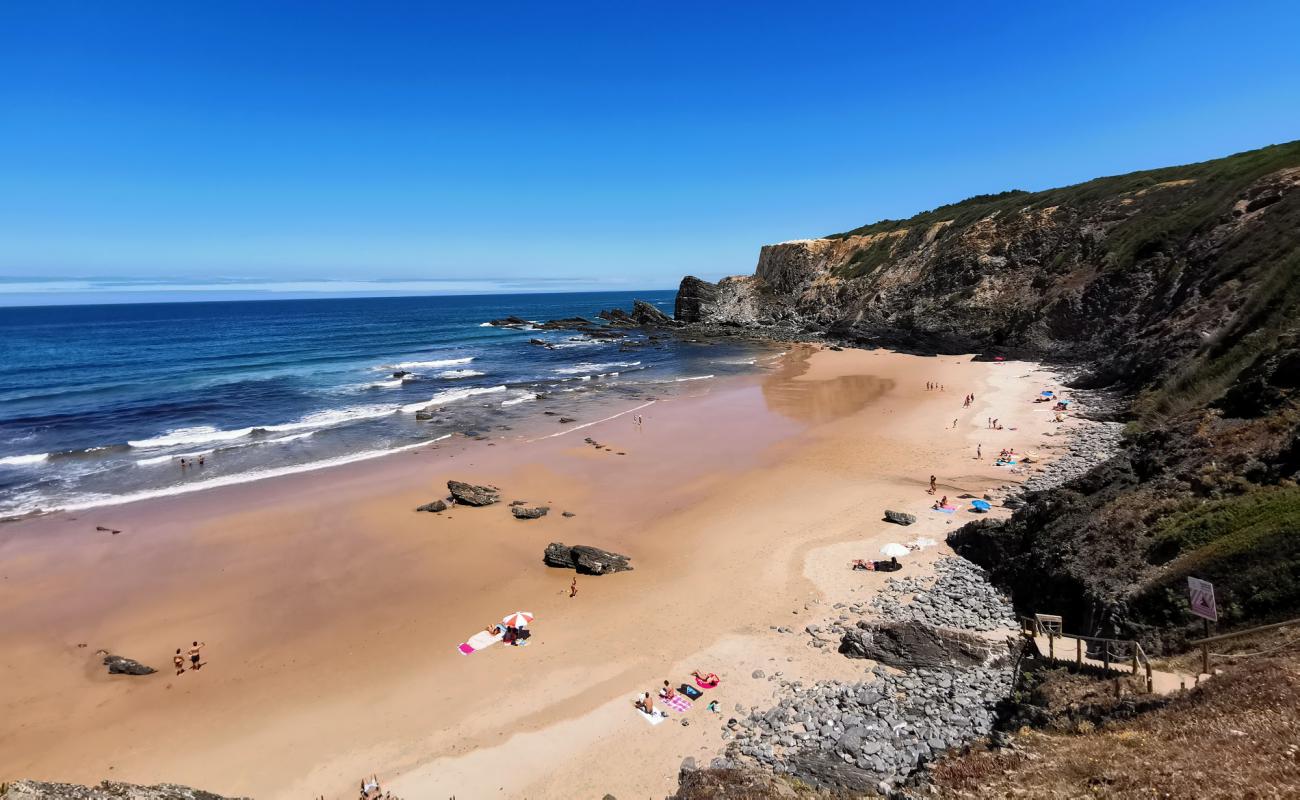 Foto de Praia da Amalia con brillante arena fina superficie