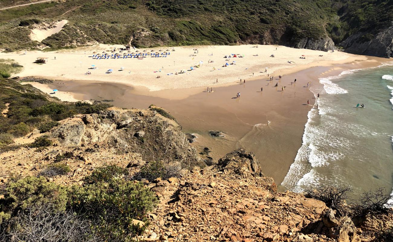 Foto de Praia do Carvalhal con brillante arena fina superficie