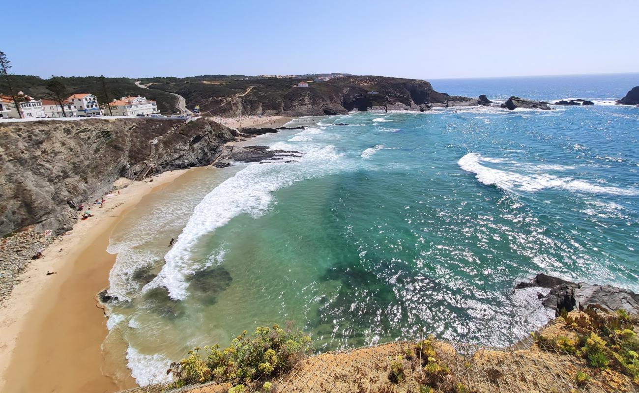 Foto de Zambujeira do Mar con brillante arena fina superficie