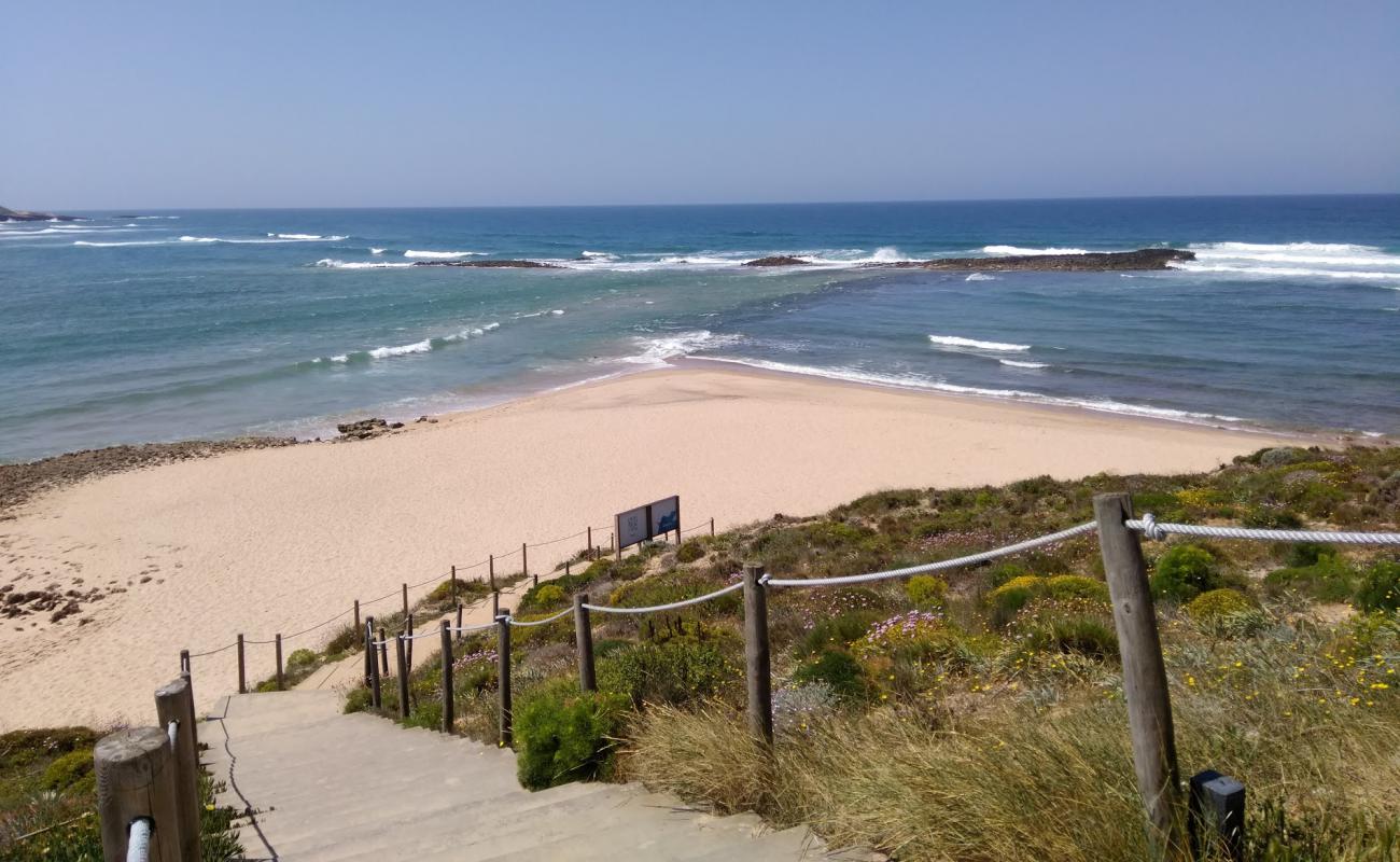 Foto de Praia das Furnas con brillante arena fina superficie