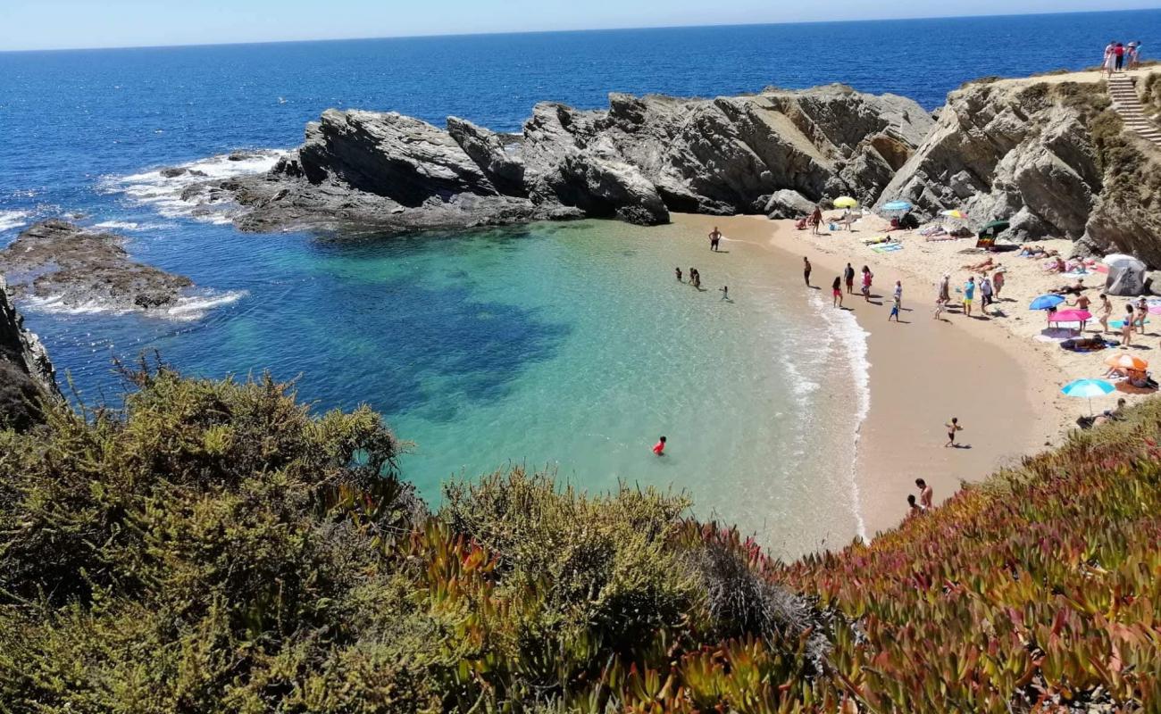 Foto de Praia dos Buizinhos con arena brillante superficie