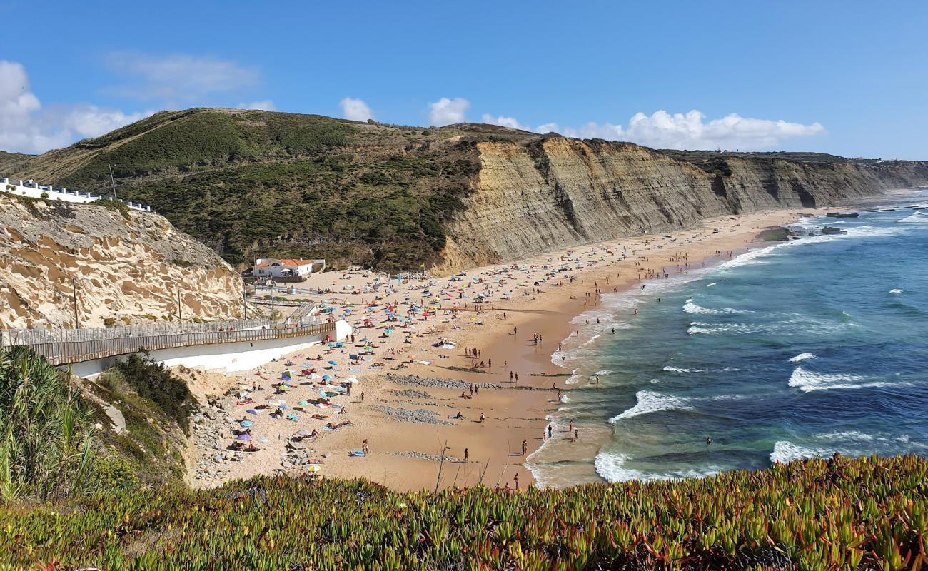 Foto de Praia do Magoito con brillante arena fina superficie