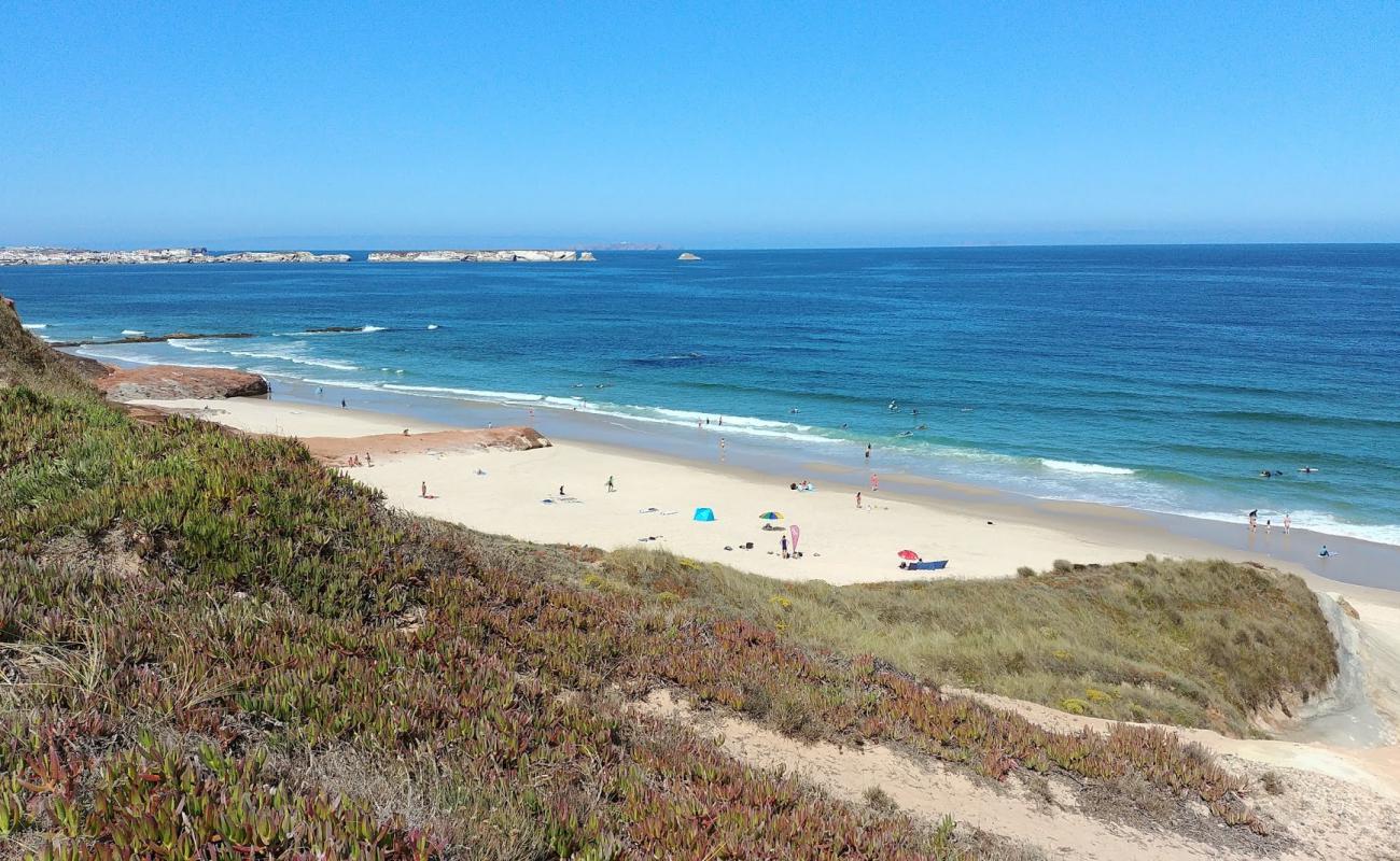 Foto de Praia da Almagreira con arena brillante superficie