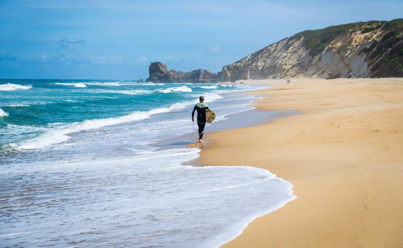 Foto de Praia da Mina con arena brillante superficie