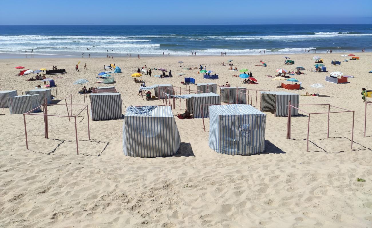 Foto de Praia da Vieira con brillante arena fina superficie