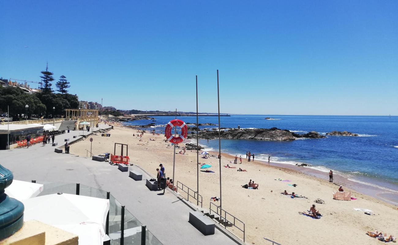 Foto de Praia do Homem do Leme con arena de concha brillante superficie