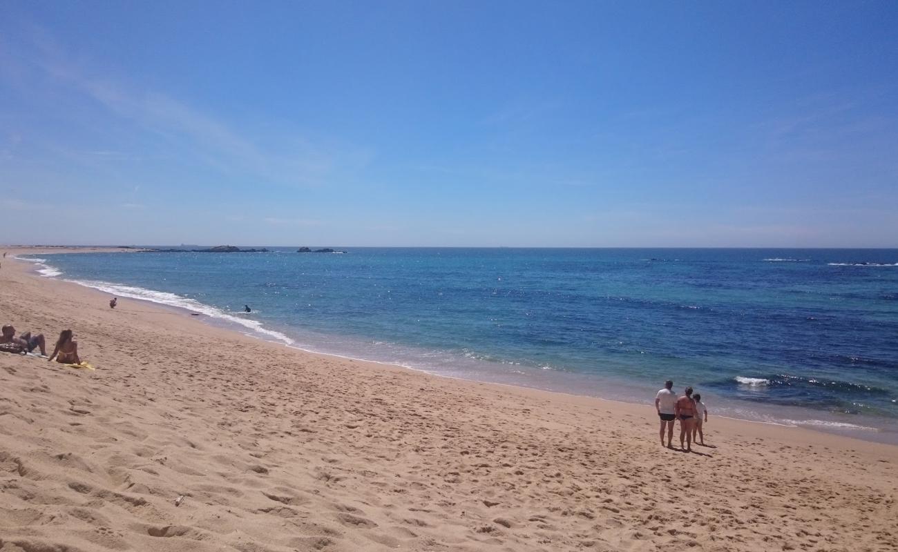 Foto de Pedras do Corgo con brillante arena fina superficie