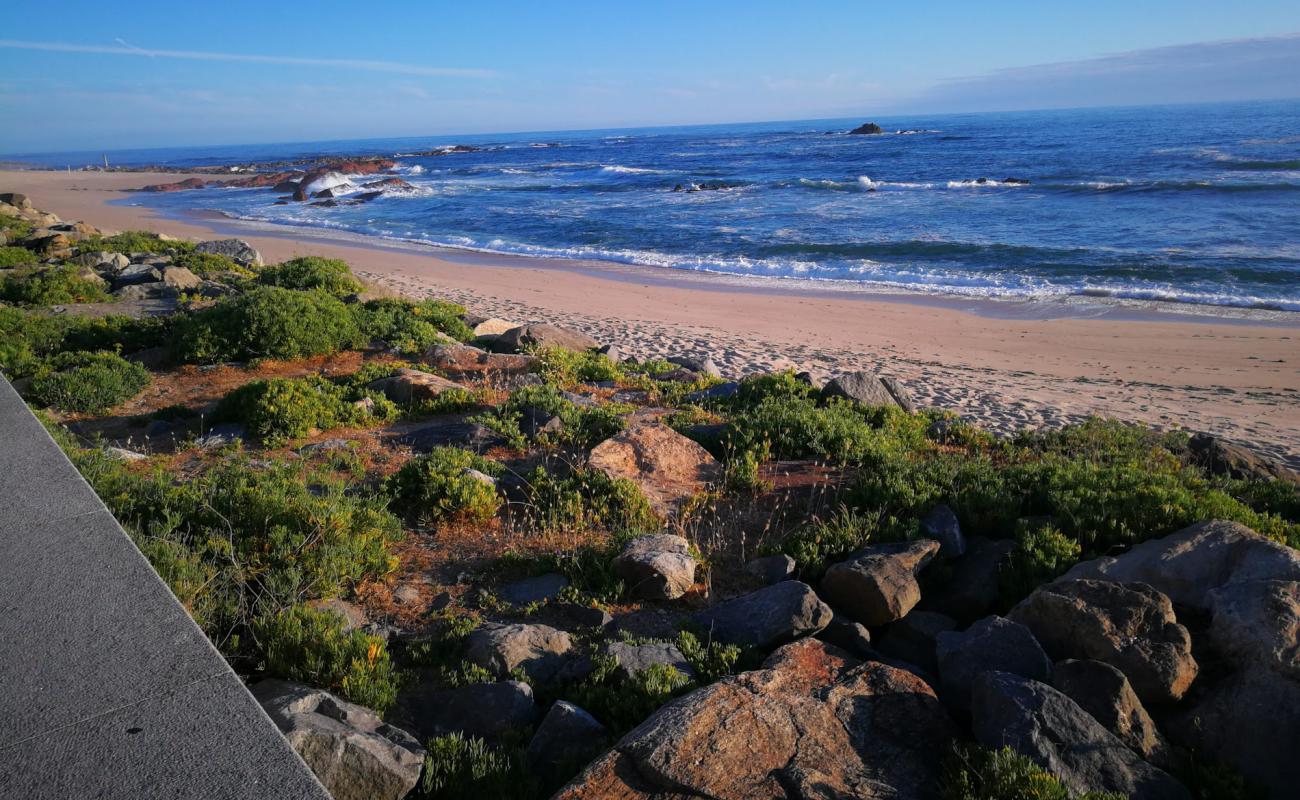 Foto de Caxinas beach con arena brillante superficie