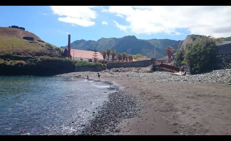 Foto de Alagoa beach con guijarro gris superficie