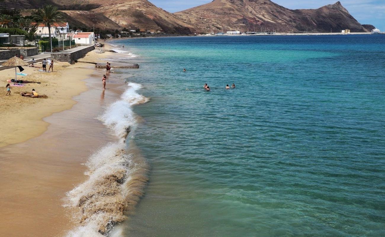 Foto de Praia da Fontinha con arena brillante superficie