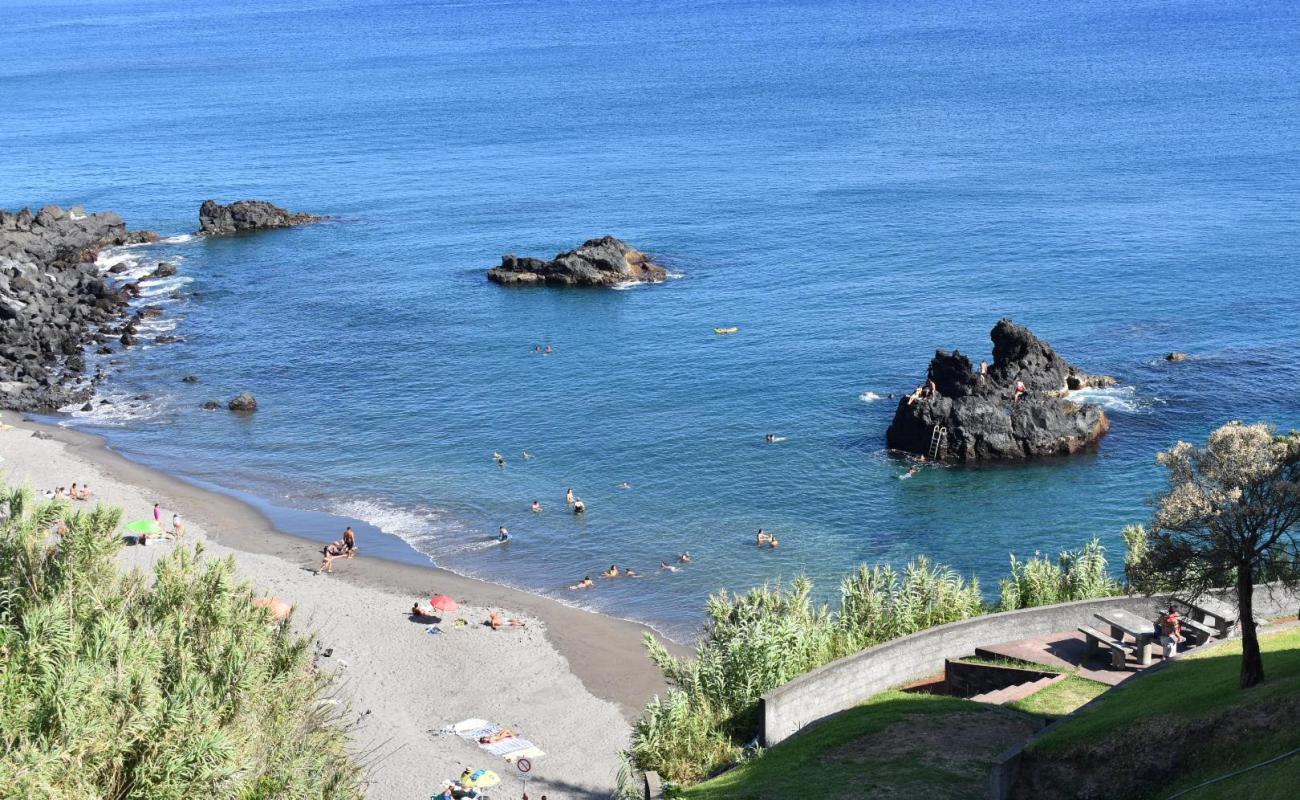 Foto de Praia Ribeira das Tainhas con arena gris superficie