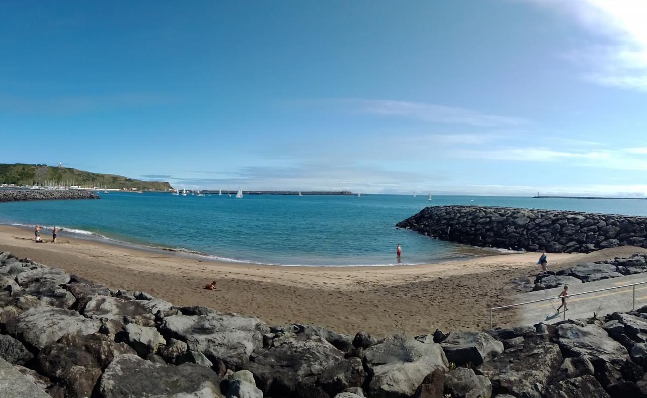 Foto de Praia Sargentos con arena gris superficie