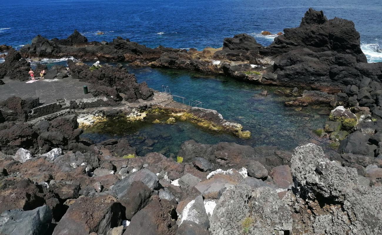 Foto de Piscina Naturais Sao Roque con hormigón superficie