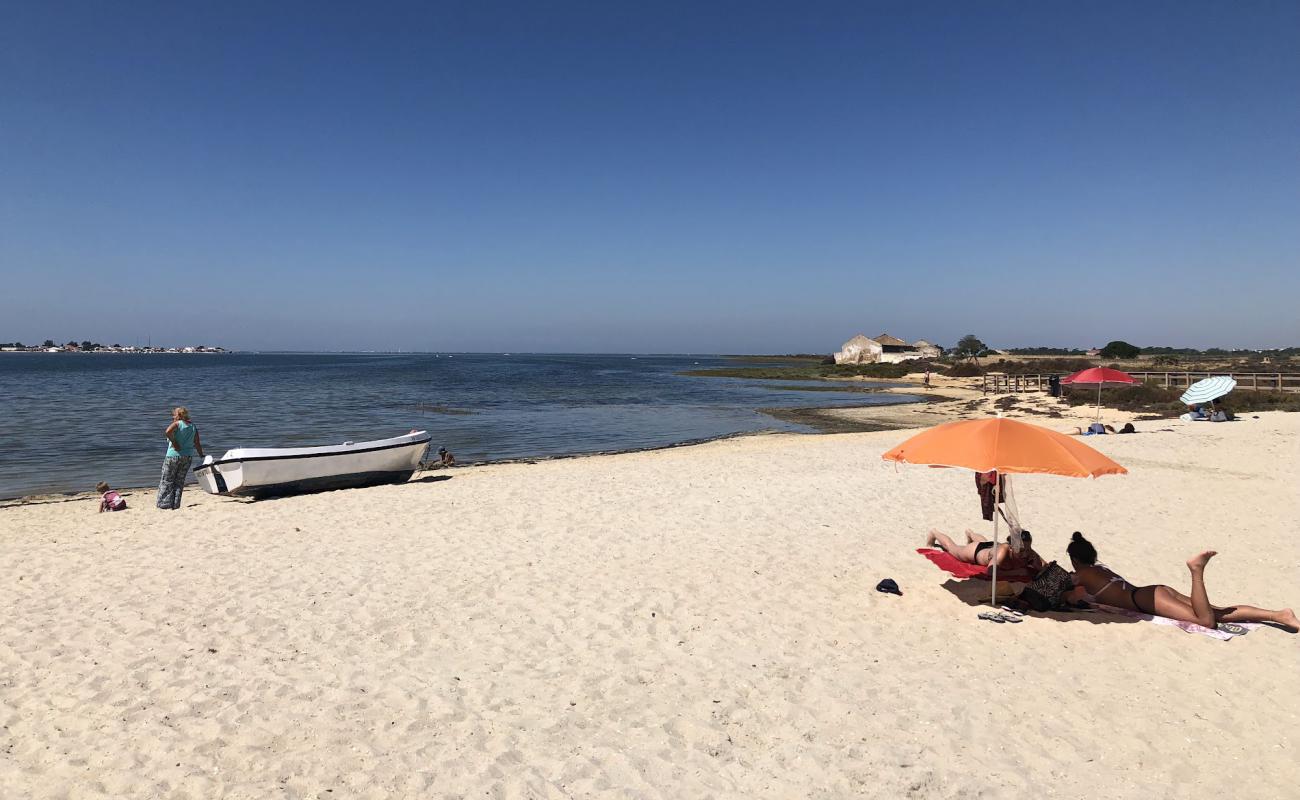 Foto de Praia dos Cavacos con arena brillante superficie