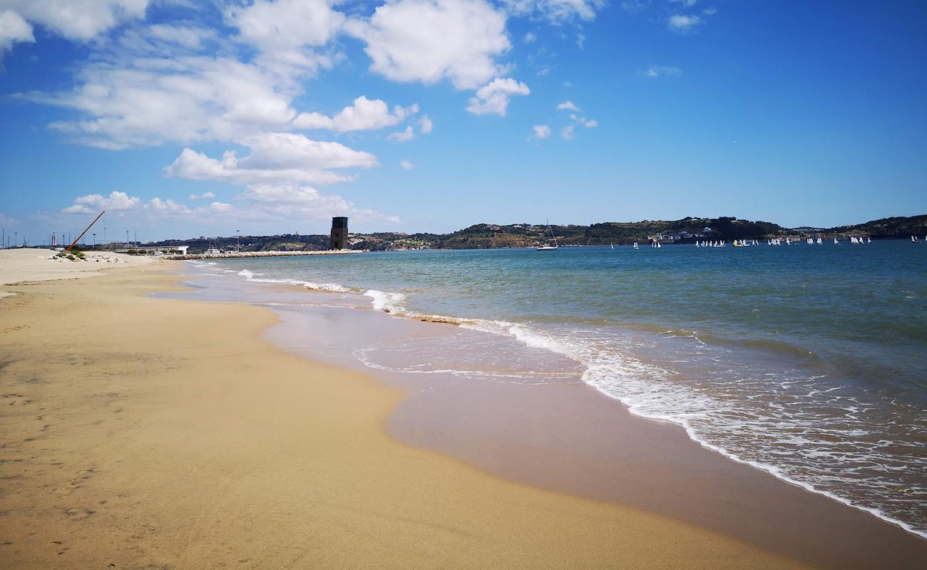 Foto de Praia do Dafundo con arena brillante superficie