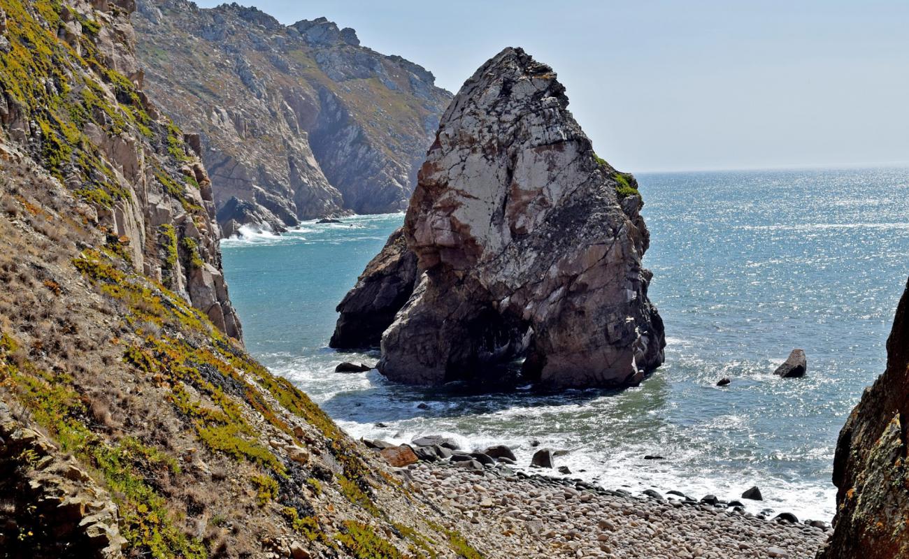 Foto de Praia do Lourisal con piedra superficie