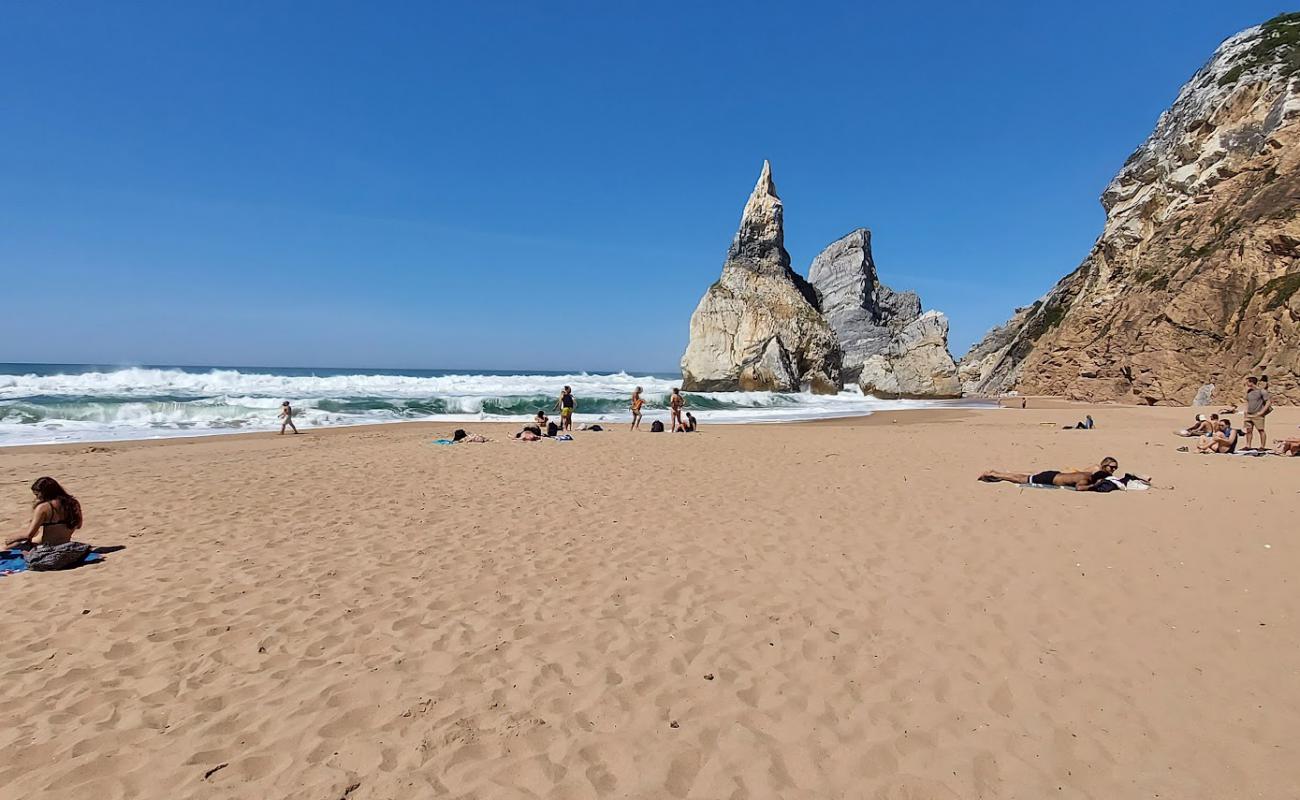 Foto de Praia da Aroeira con arena brillante superficie