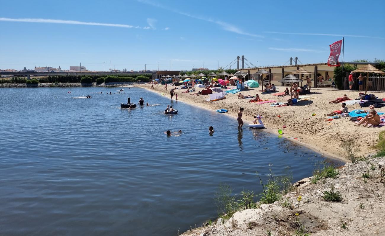 Foto de Praia Artificial de Aveiro - Urban Beach con arena brillante superficie