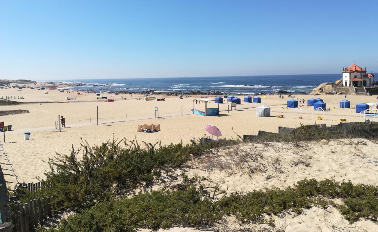 Foto de Praia do Senhor da Pedra con arena brillante superficie