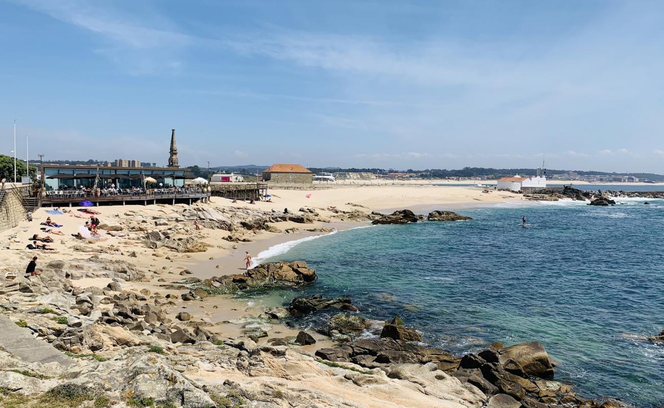 Foto de Praia da Senhora da Guia con arena brillante superficie