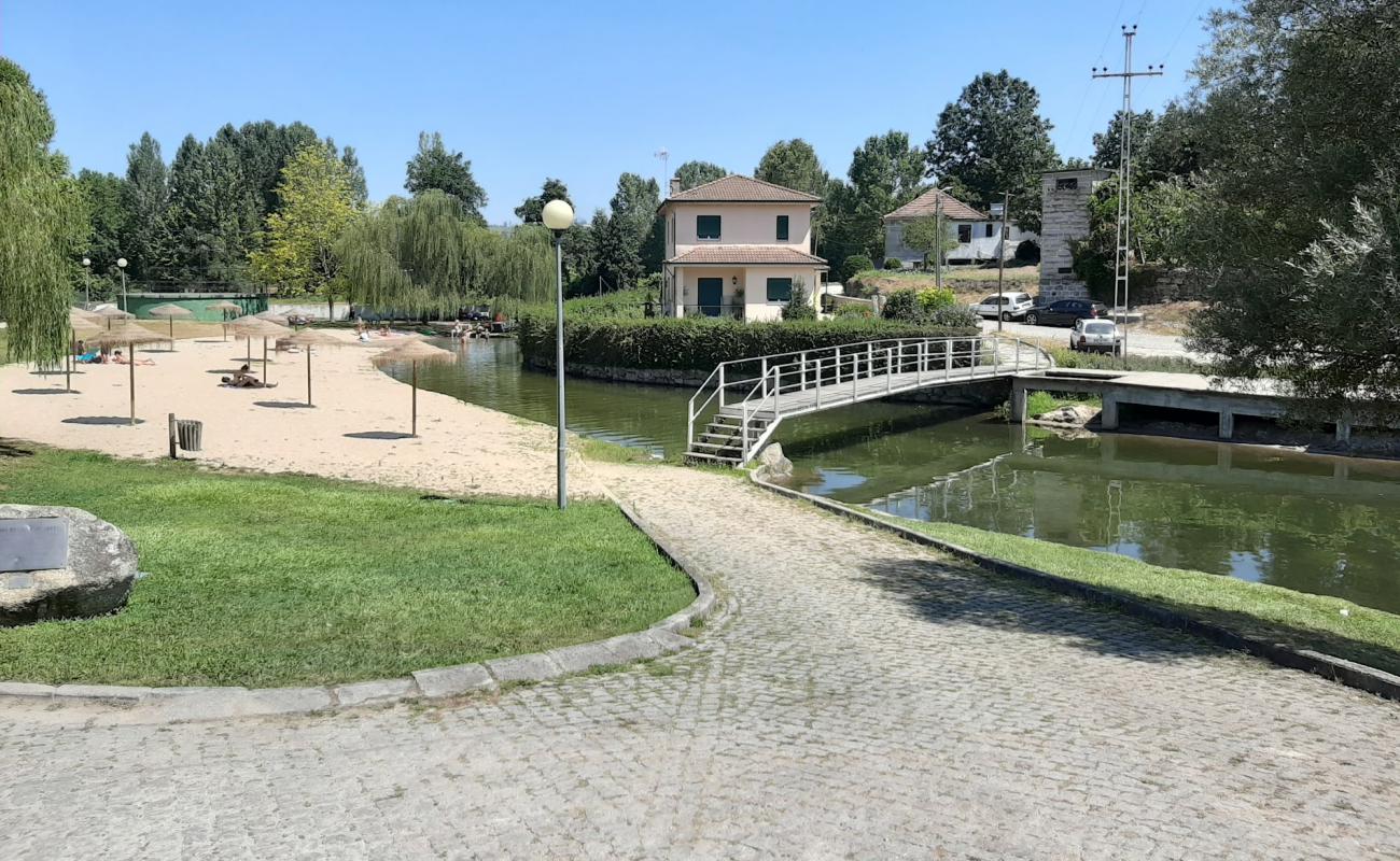 Foto de Praia Fluvial de Vila Mea con arena brillante superficie