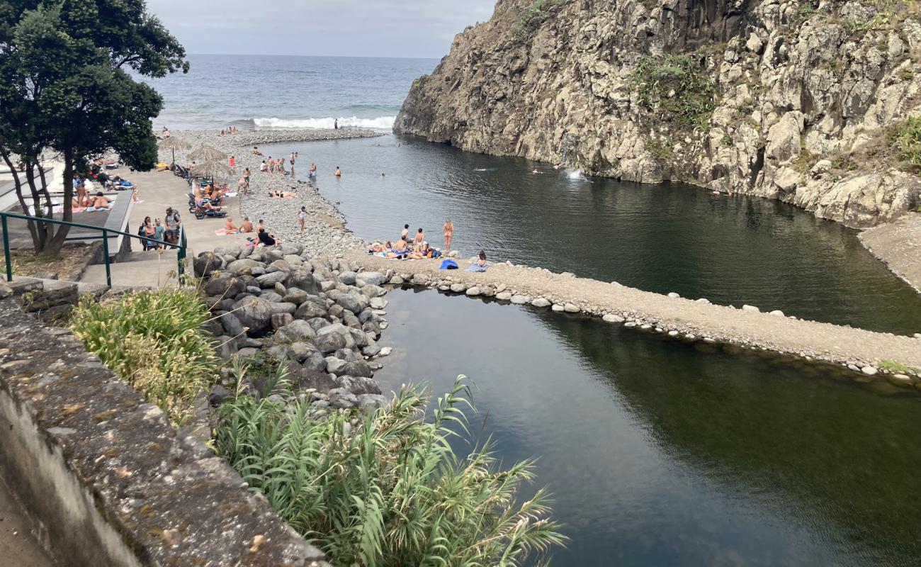 Foto de Complexo Balnear do Calhau de S. Jorge con piedra superficie