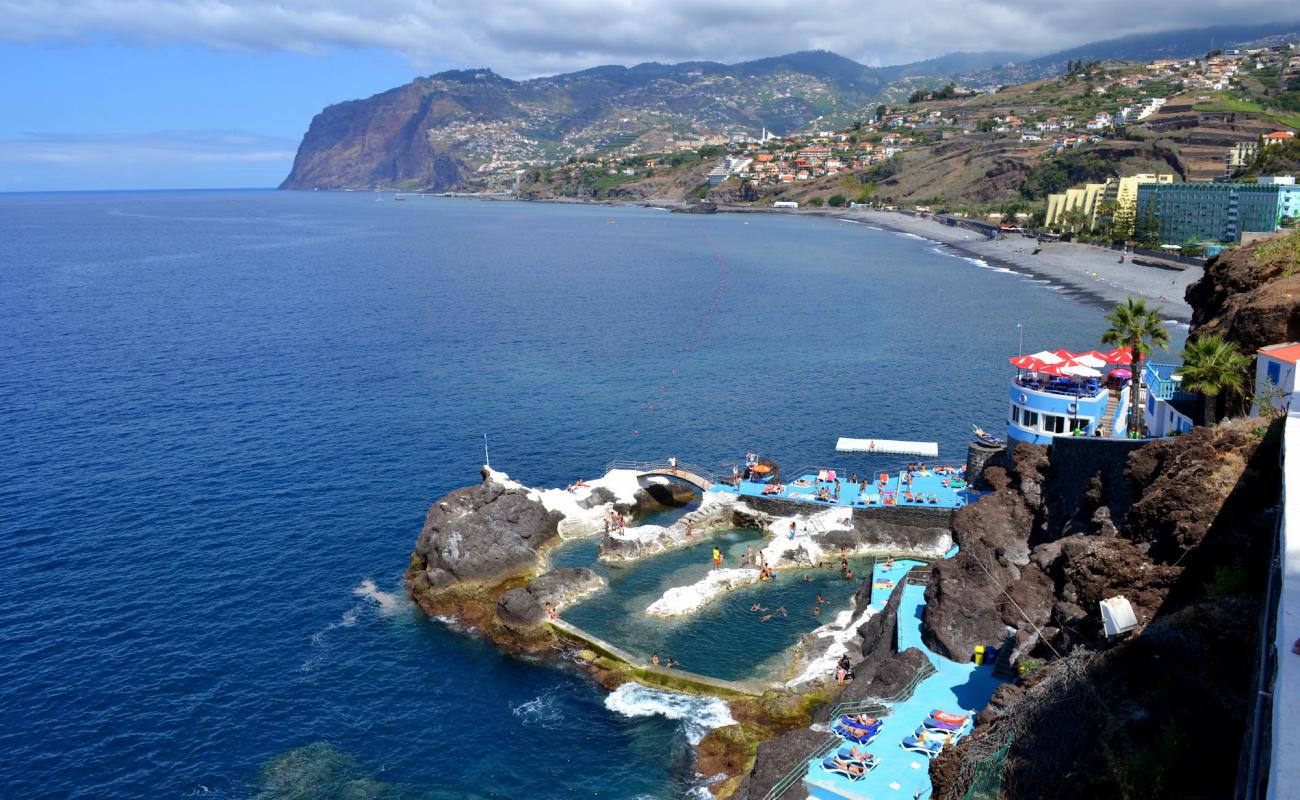 Foto de Piscinas Naturais da Doca do Cavacas Beach con hormigón superficie