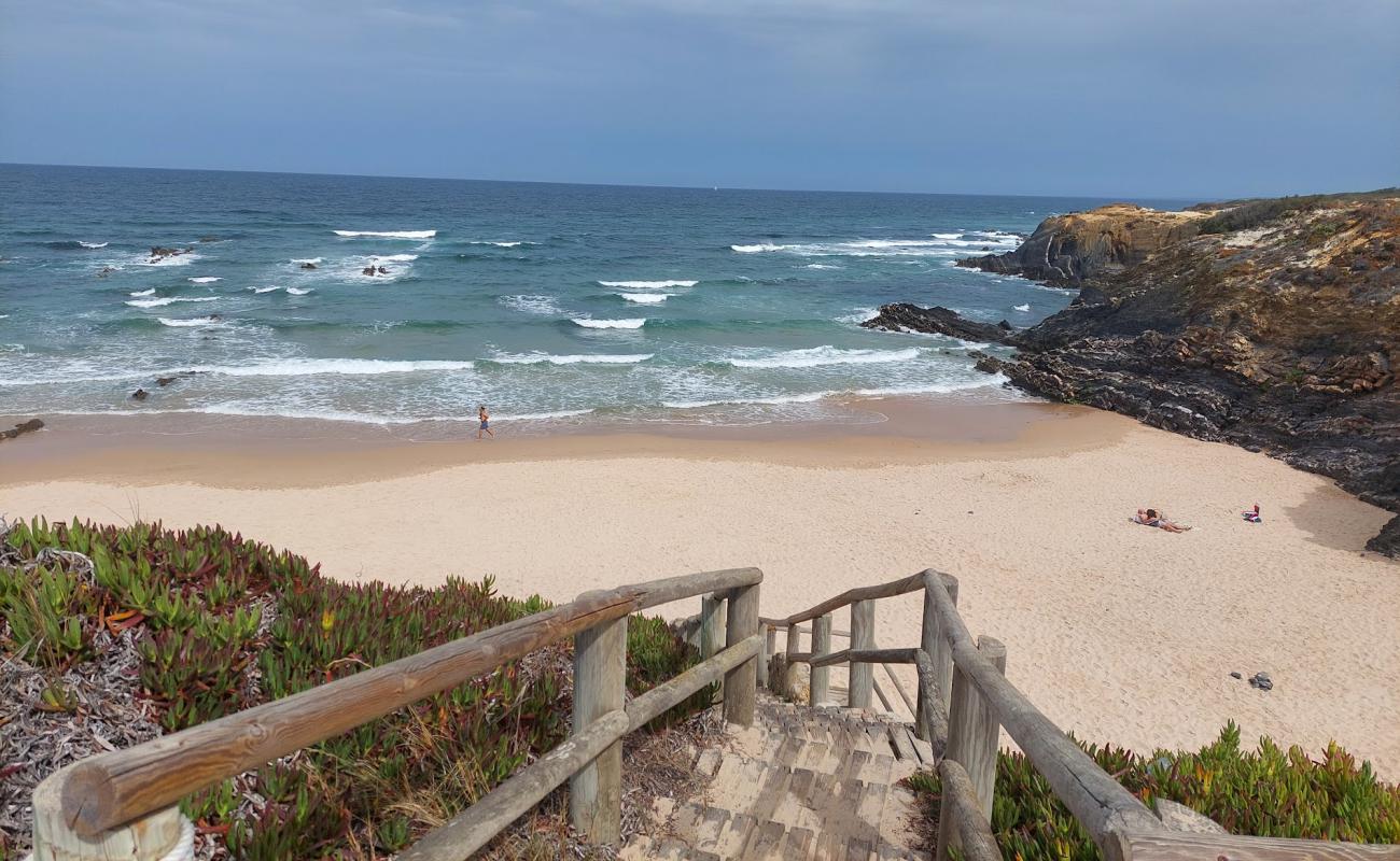 Foto de Praia de Nossa Senhora con arena brillante superficie