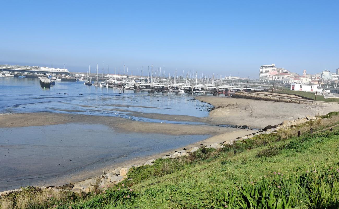 Foto de Praia do Peixe con arena brillante superficie