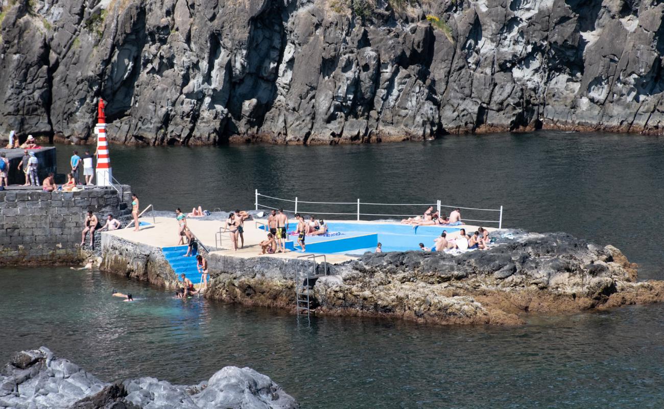 Foto de Piscina de Caloura con hormigón superficie