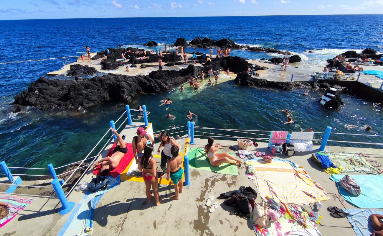 Foto de Complexo Municipal de Piscinas con hormigón superficie