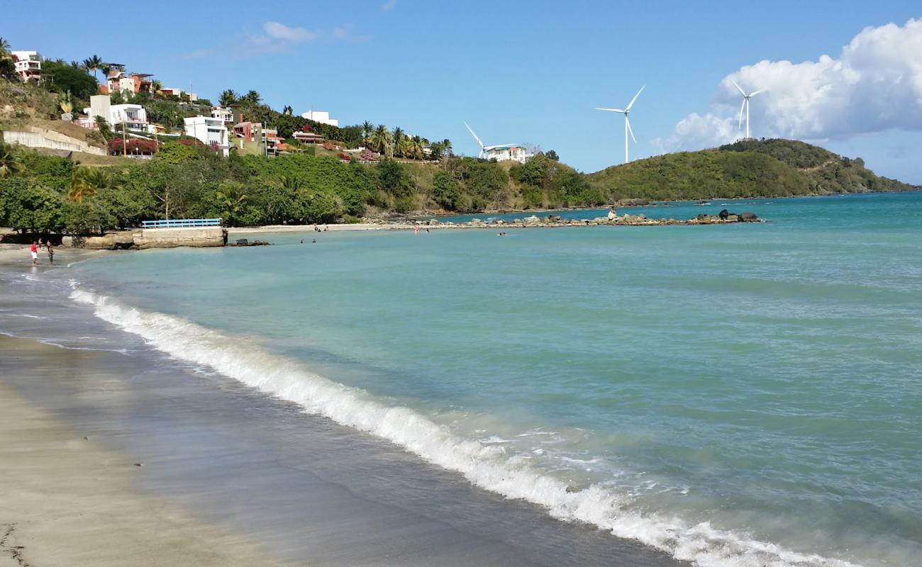 Foto de Playa de Naguabo con arena gris superficie