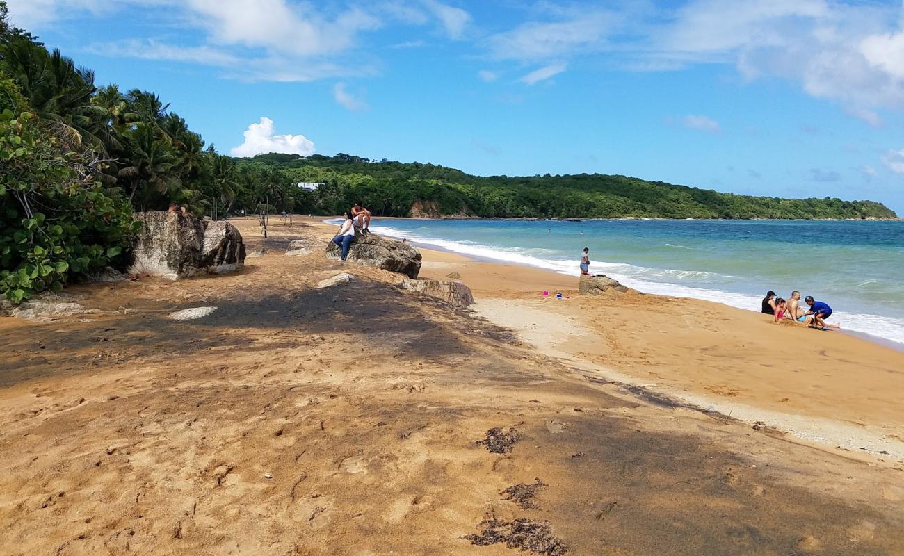 Foto de Playa El Cocal con brillante arena fina superficie