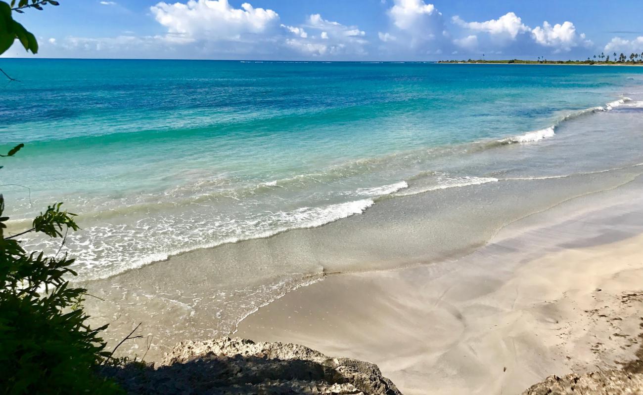 Foto de Playa de Yauco con brillante arena fina superficie