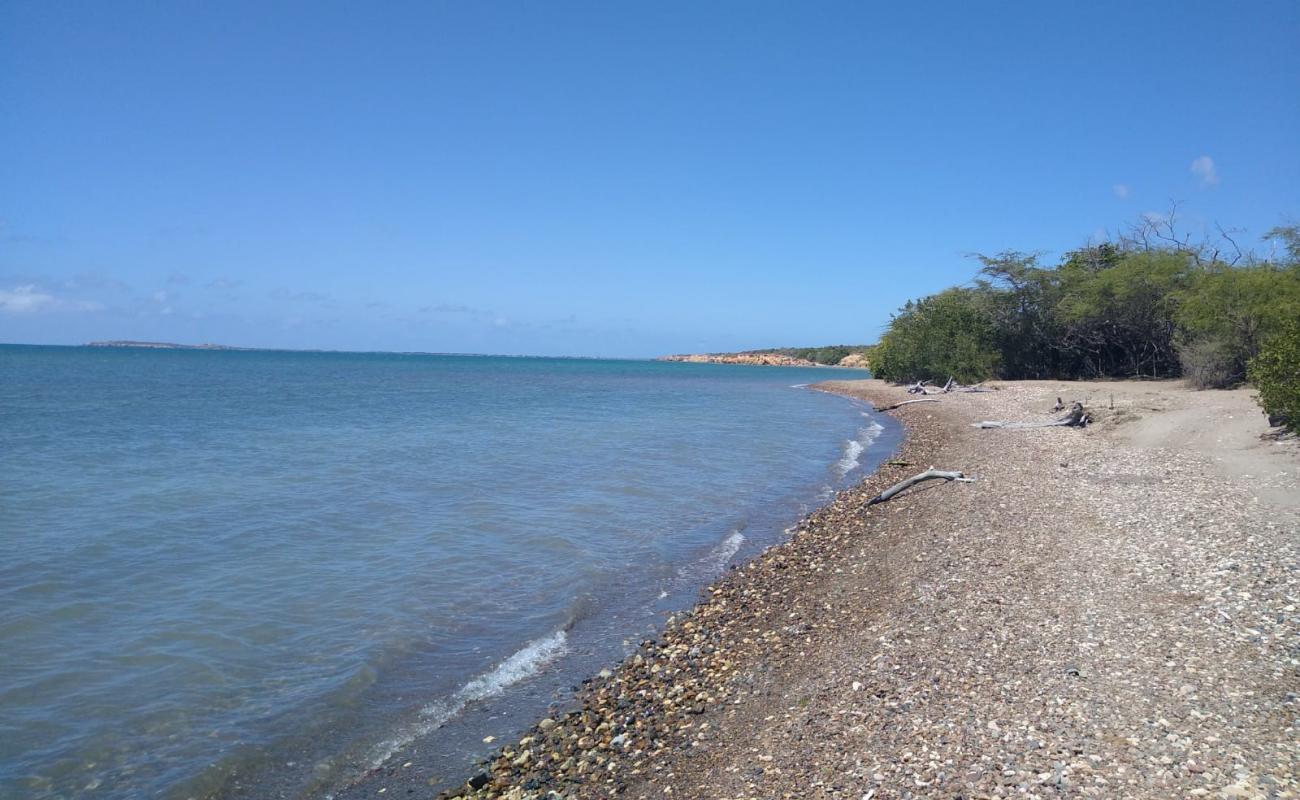 Foto de Playа Pitahaya con arena gris y guijarros superficie