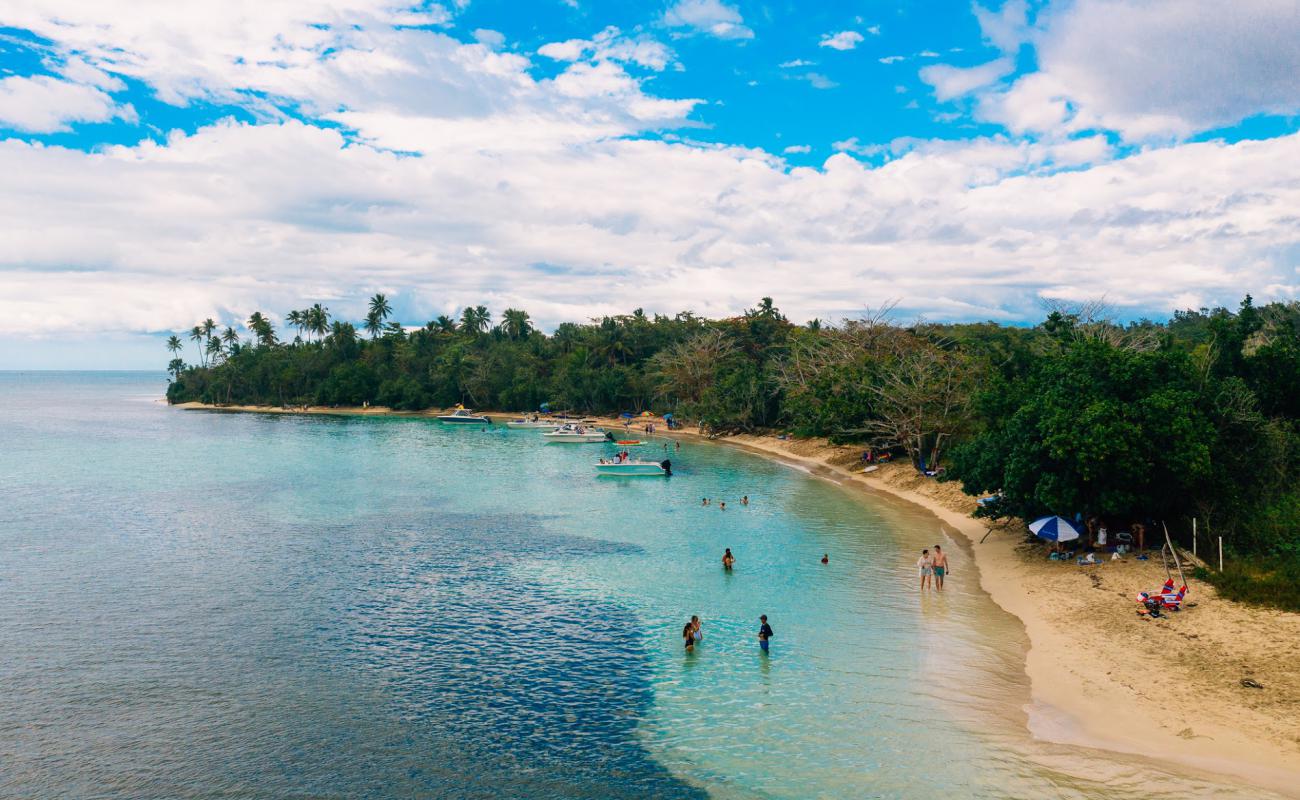 Foto de Playa Buye con brillante arena fina superficie