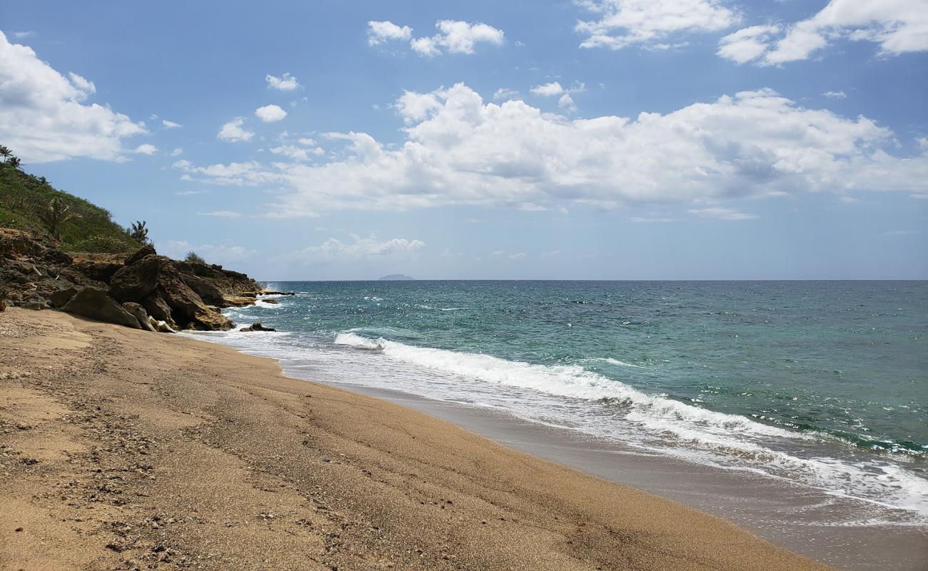 Foto de Sandy Beach West con arena brillante superficie