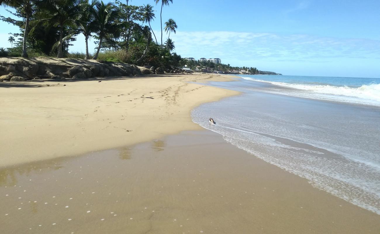 Foto de Pico de Piedra beach con arena brillante superficie