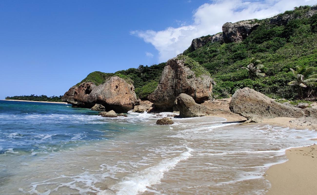 Foto de Punta Borinquen II beach con arena gris y piedras superficie