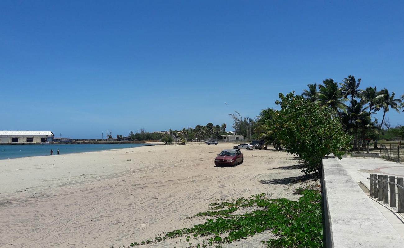 Foto de Playa Albacoa con arena brillante superficie