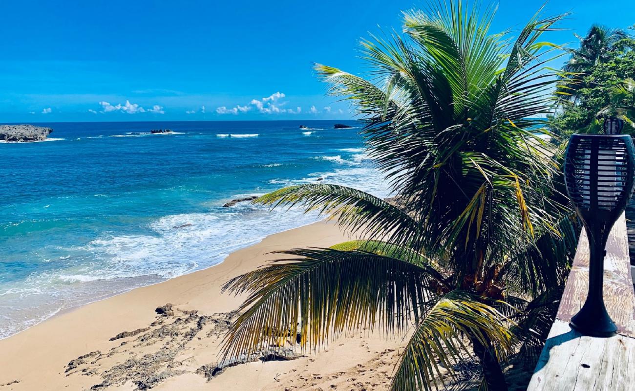 Foto de Playa Punta Caracoles con arena brillante superficie