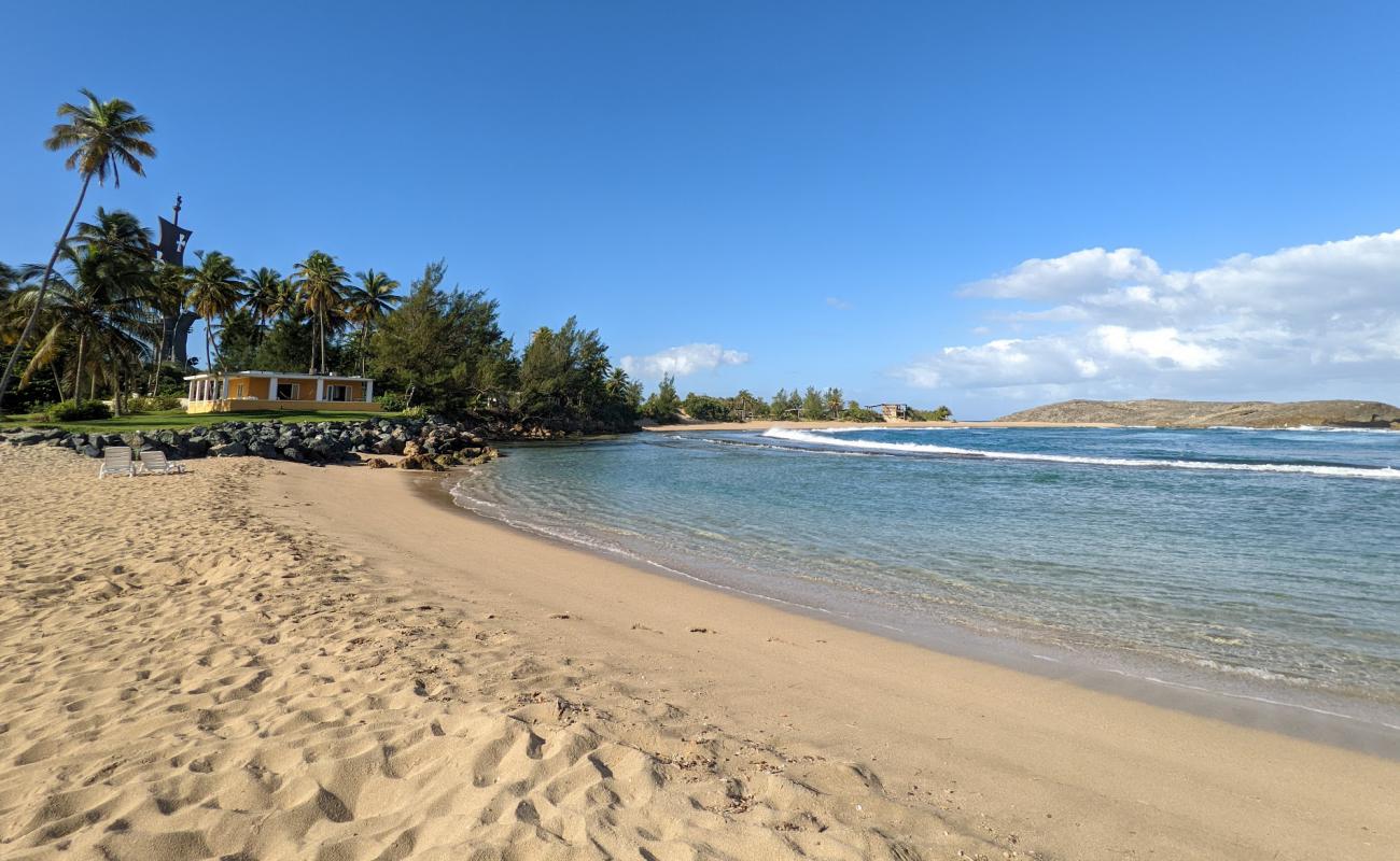 Foto de Caracoles beach con arena brillante superficie