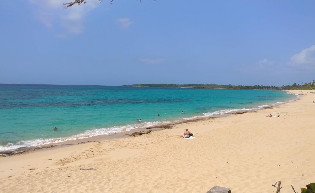 Foto de Los Tubos beach con arena brillante superficie