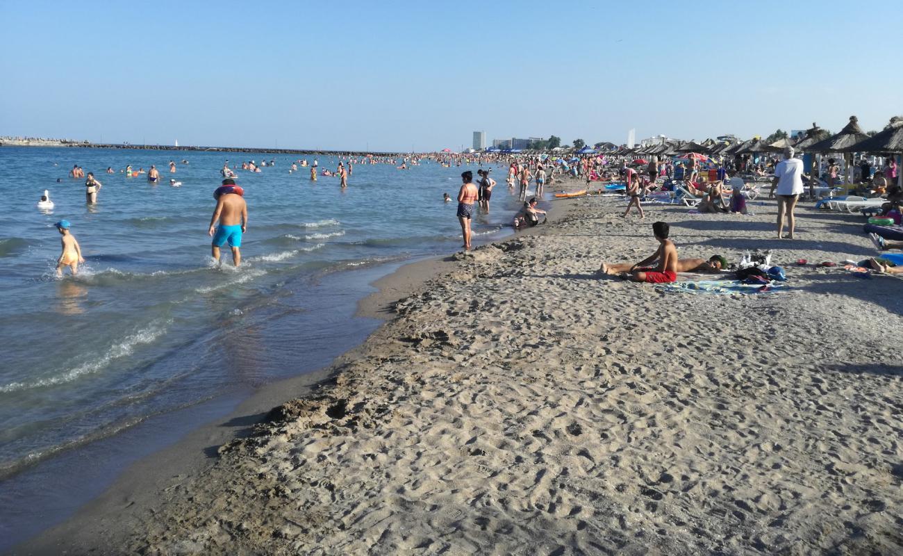 Foto de La playa de Steaguri con arena brillante superficie