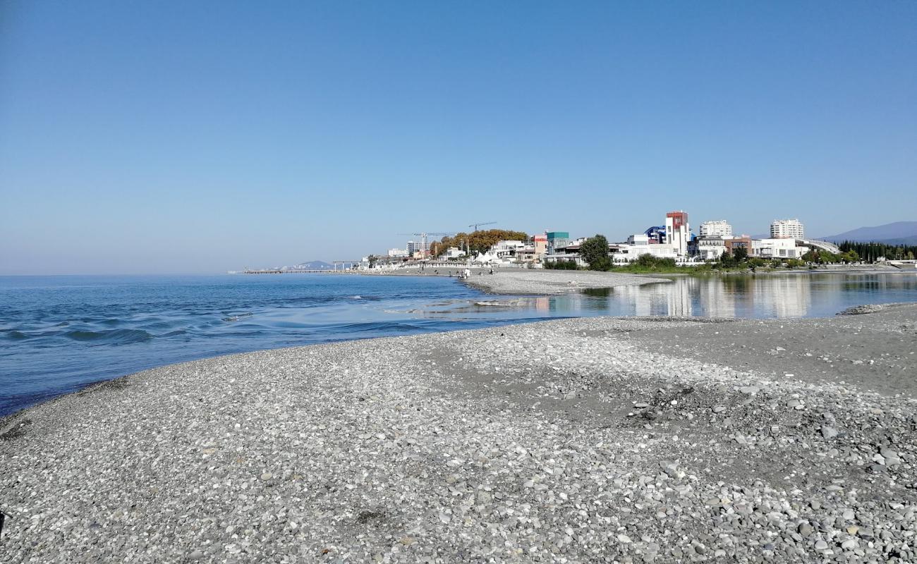 Foto de Adler port beach con guijarro gris superficie