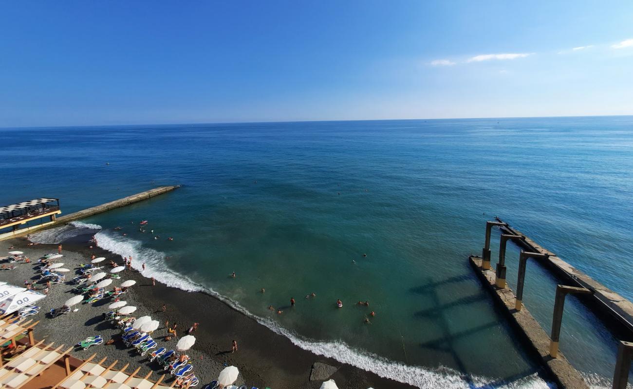 Foto de Zarya beach con guijarro gris superficie