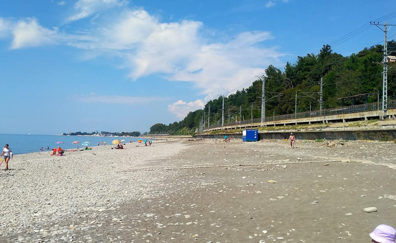 Foto de Thessaloniki beach con guijarro gris superficie